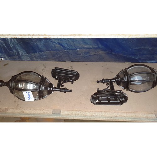 5403G - 2 outside wall lights