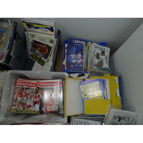 8122 - 1 pallet containing a large quantity of various football programmes. Clubs include Manchester United... 