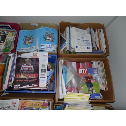 8123 - 1 pallet containing a large quantity of various football programmes and 1 black lever arch file cont... 