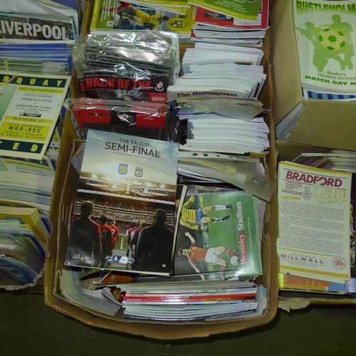 8139 - 1 pallet containing a large quantity of various football programmes and 1 black lever arch file cont... 