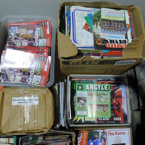 8141 - 1 pallet containing a large quantity of various football programmes including various FA Cup finals ... 