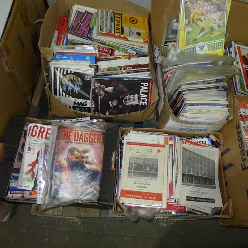 8174 - 1 pallet containing a large quantity of various football programmes and 1 black lever arch file cont... 