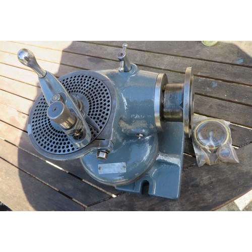 5117A - Used Engineers Large Dividing head by Van der Norman of USA; 40:1 Handle ratio fitted with a dividin... 