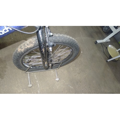 2081 - A 2004 diamond back joker freestyle BMX 20