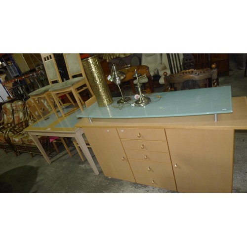 2115 - A modern contemporary style light wood sideboard with 5 Central drawers and 2 cupboards and a top gl... 