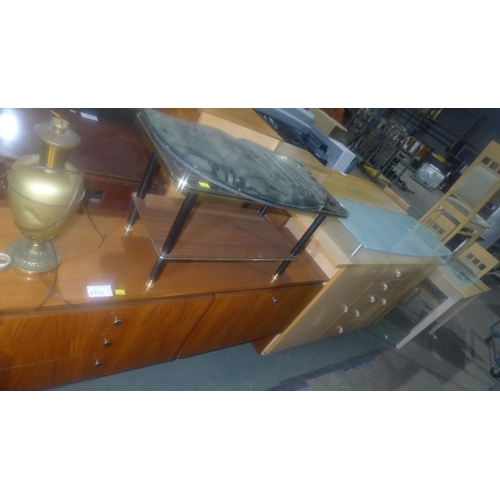 2113 - 1 vintage Meredew sideboard approx 142cm wide, 1 vintage coffee table, 1 mirror and 1 table lamp whi... 