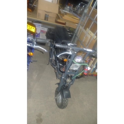 2060 - 1 battery powered moped by Di Blasi,  registration number LK61 DXV, grey, YOM 2011, supplied with 2 ... 