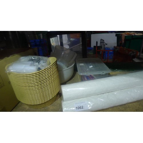 1062 - A quantity of various catering related items including plastic baskets, banqueting table/rolls cover... 