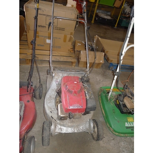 65 - 1 petrol engine Honda lawn mower type HR216 - Please note that the metal deck guard has several smal... 