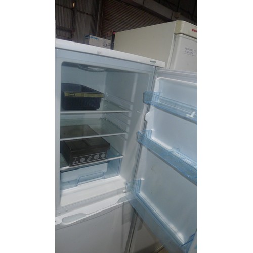 3091 - A fridge freezer by Ice King - requires attention - trade