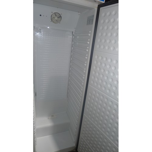 3095 - A commercial single door fridge by Lowe, please note, no shelves - trade