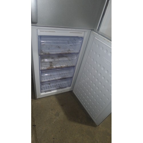 3096 - A fridge freezer by Beko, requires attention - trade