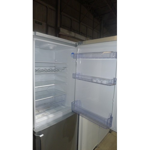 3096 - A fridge freezer by Beko, requires attention - trade