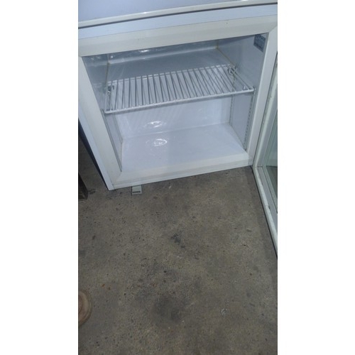 3209 - A countertop commercial display freezer by Inter Levin approx - 58x54x67cm trade