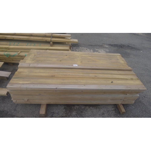 533 - A quantity of approx 170 lengths of wood each at approx 9.5cm x 2cm x 180cm