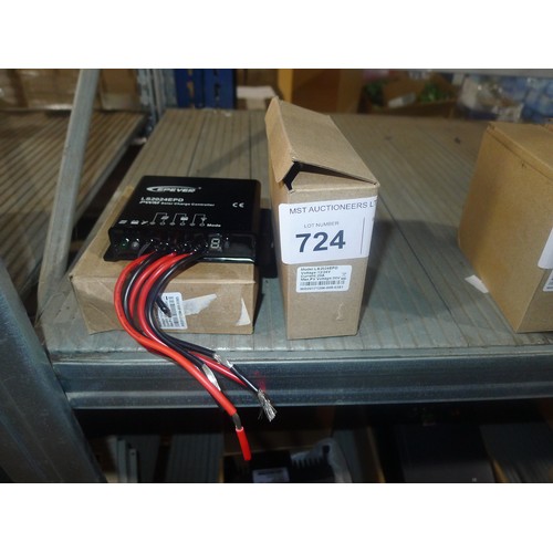 724 - 2 x Epever solar charge controllers type LS2024EPD PWM, 12/24v, 20A