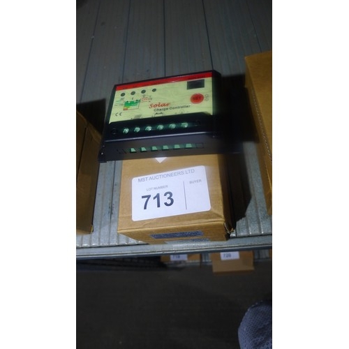 713 - 2 solar charge controllers type 10I, 10A, 12/24v