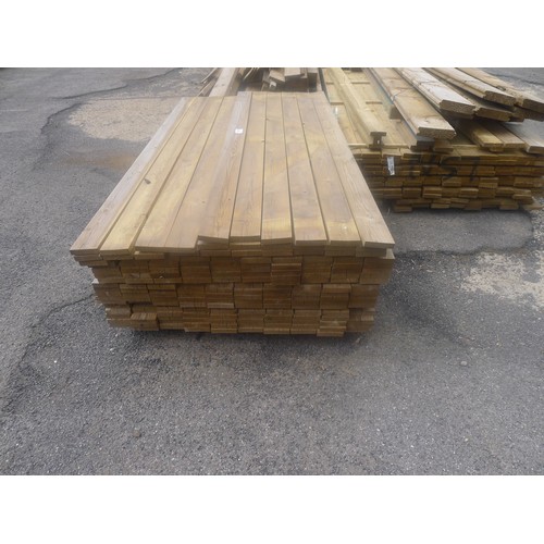 533 - A quantity of approx 170 lengths of wood each at approx 9.5cm x 2cm x 180cm