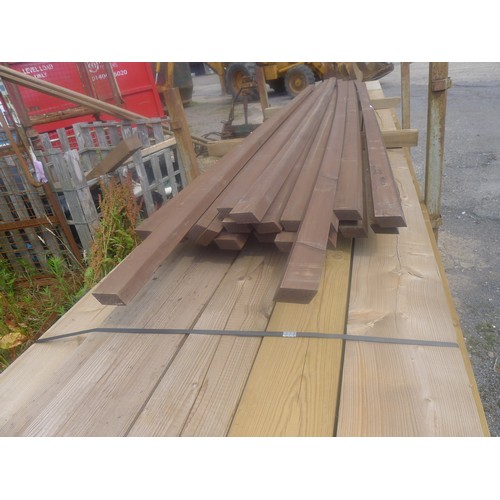 541 - 20 lengths of brown stained wood each at approx 6.5cm x 3cm x 390cm - Top stack and stillage is not ... 