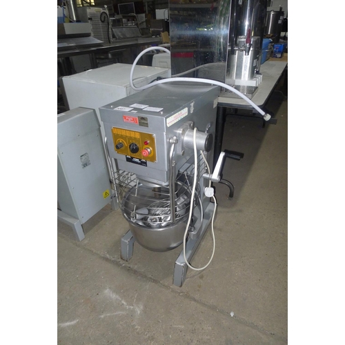 3087 - A commercial food mixer by Crypto Peerless type EG20 comes with bowl and 3 attachments - 240v trade