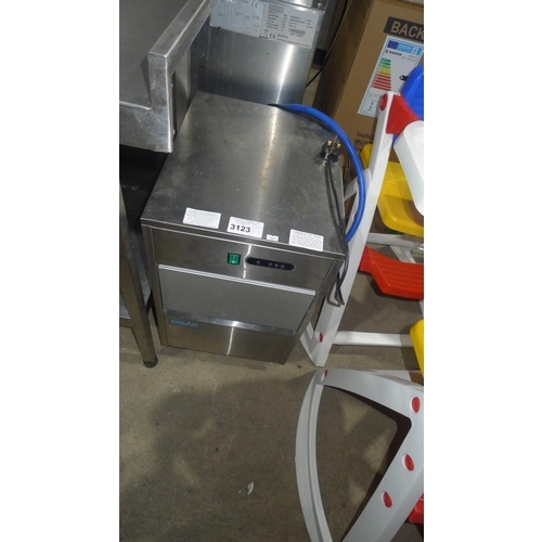 3123 - A countertop commercial stainless steel ice maker by Polar - 240v trade