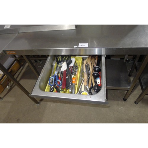 3125 - A commercial stainless steel catering type table with shelf and drawer beneath, drawer contains kitc... 