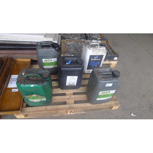 3068 - 5 part used 20L tubs of product comprising 3 x Mica compound steam engine bearing oil, 1 x HVI 46 hy... 