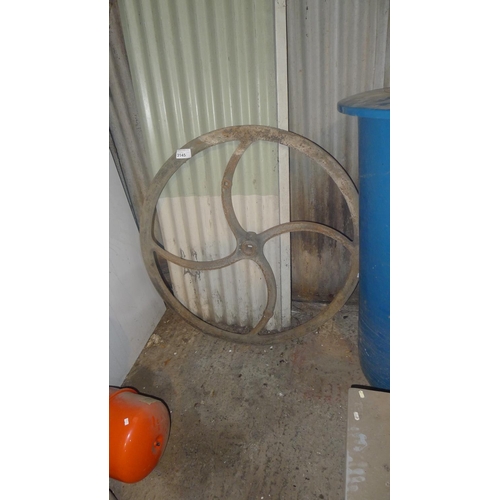 3145 - A vintage cast metal fly wheel, diameter approx 104 cm