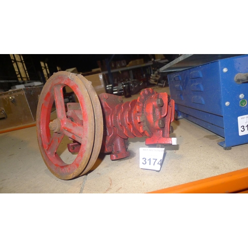 3174 - A small red metal pulley / belt driven unit believed to be a compressor