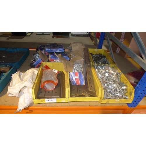 3179 - A quantity of various nuts, bolts, corner braces etc