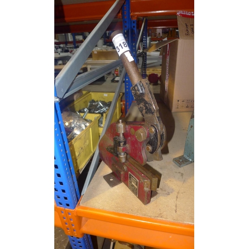 3187 - A bench mounted hand operated lever shear by Handy type A1 567