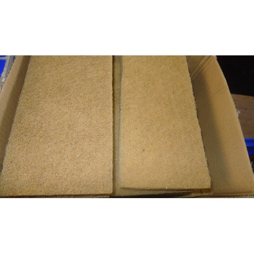 3094 - 2 boxes containing a quantity of scouring pads