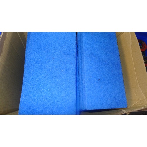 3094 - 2 boxes containing a quantity of scouring pads