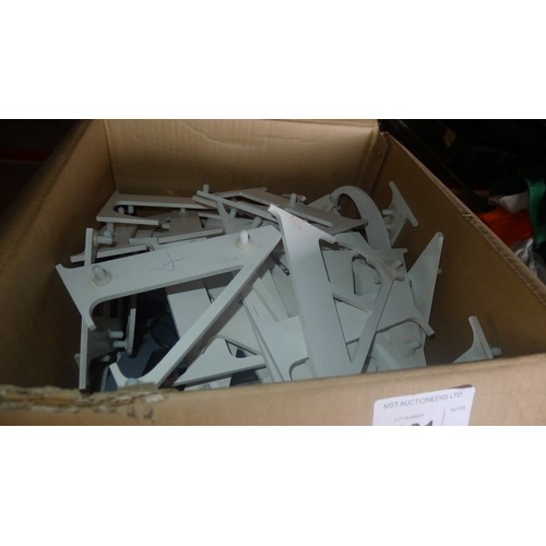 3201 - 1 box containing a quantity of various white plastic letters (for signs etc)