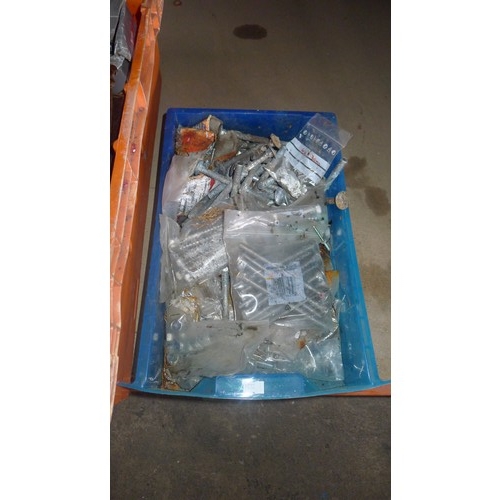 3203 - A quantity of various items including bolts, washers, threaded bar etc