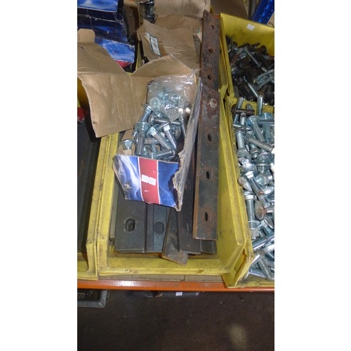 3179 - A quantity of various nuts, bolts, corner braces etc