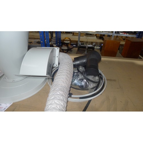 3322 - 1 Craft AC118CE Cyclone dust extractor, 240v, RRP £796 (SP018528). Motor runs, extractor appears to ... 