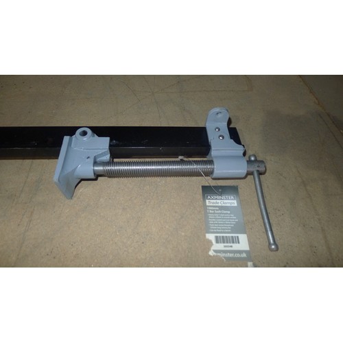 3329 - A T-bar clamp 1980mm RRP £67 (SP018517). Returned within a week of being purchased new due to it mis... 