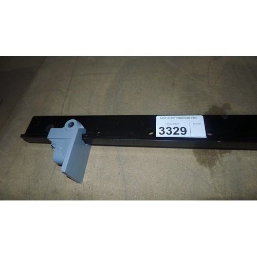 3329 - A T-bar clamp 1980mm RRP £67 (SP018517). Returned within a week of being purchased new due to it mis... 