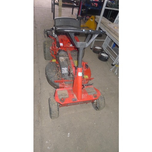 3214A - 1 ride on petrol engine lawn mower by Snapper model 7800659. Please note that the pull start require... 