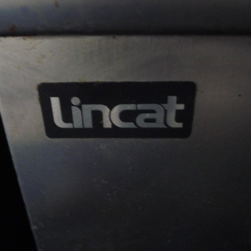 25 - 2 Lincat floor standing deep fat fryers comprising of 1 x twin basket and 1 x single basket