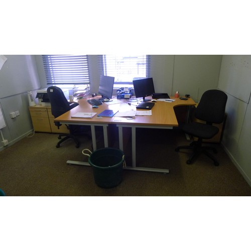 394 - 2 wood effect corner workstations, 3 wood effect pedestals and 2 office swivel chairs - Any computer... 