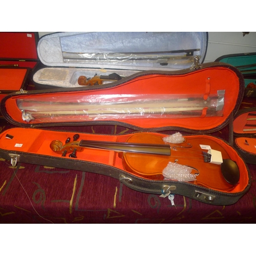 3050 - A violin with two bows and carry case