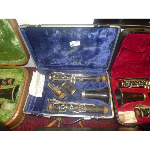 3071 - A Barclay clarinet with carry case