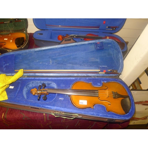 3086 - A violin and bow with carry case