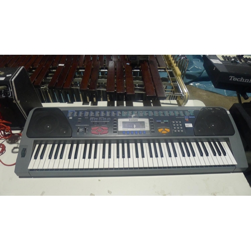 3093 - A Casio WK 1200 electronic keyboard