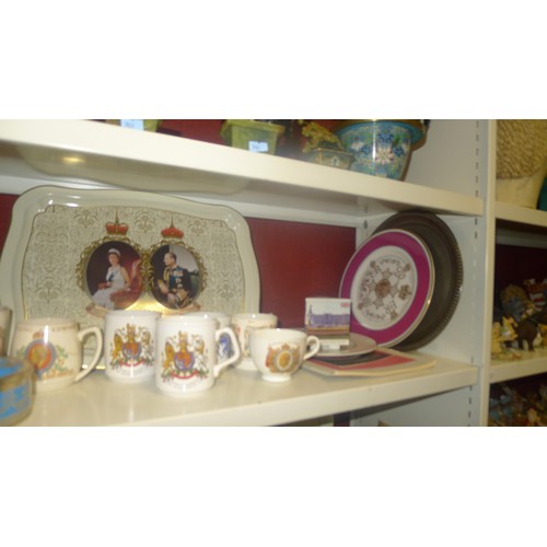 3111 - A large quantity of vintage royal memorabilia including metal trays, metal biscuit tins, ceramic mug... 