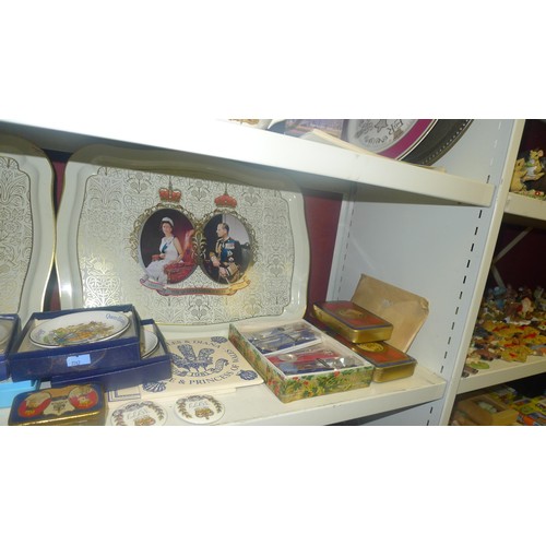 3111 - A large quantity of vintage royal memorabilia including metal trays, metal biscuit tins, ceramic mug... 