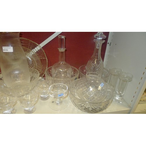 3115 - A quantity of miscellaneous decorative glassware and drinking glasses (1 shelf)