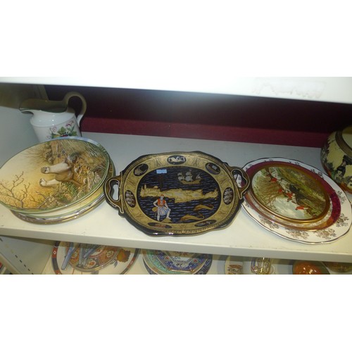 3117 - Quantity of miscellaneous decorative plates and bowls etc (two shelves)